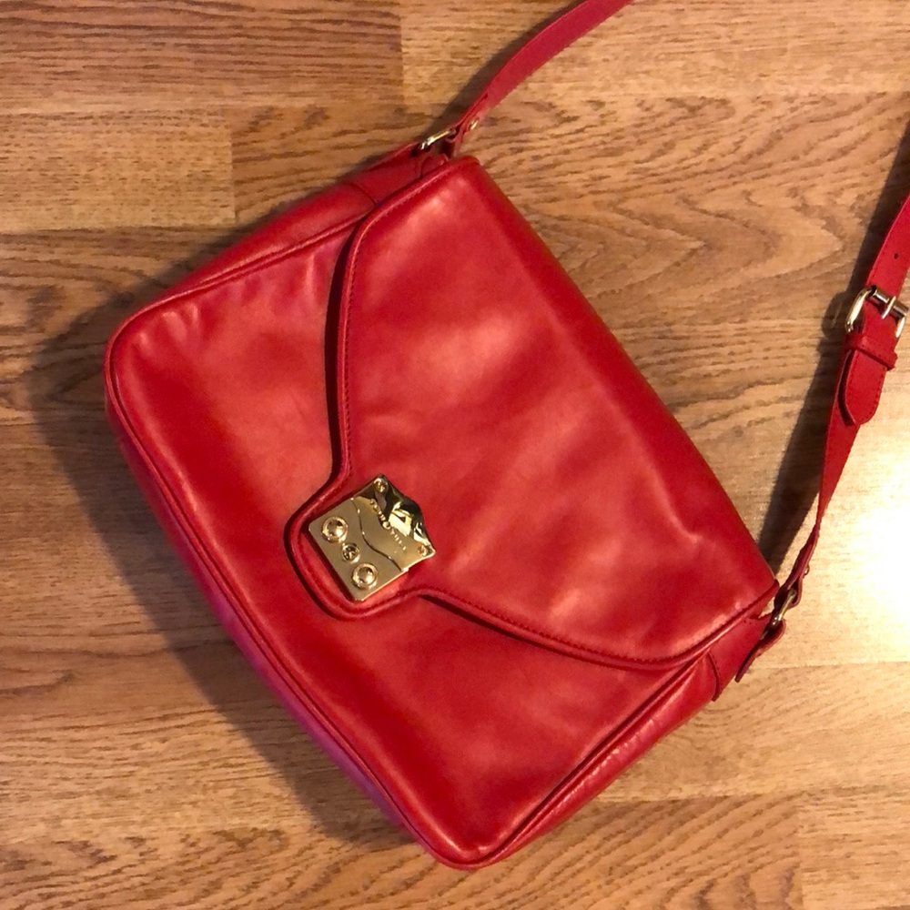 🎉Red leather Trina Turk purse.